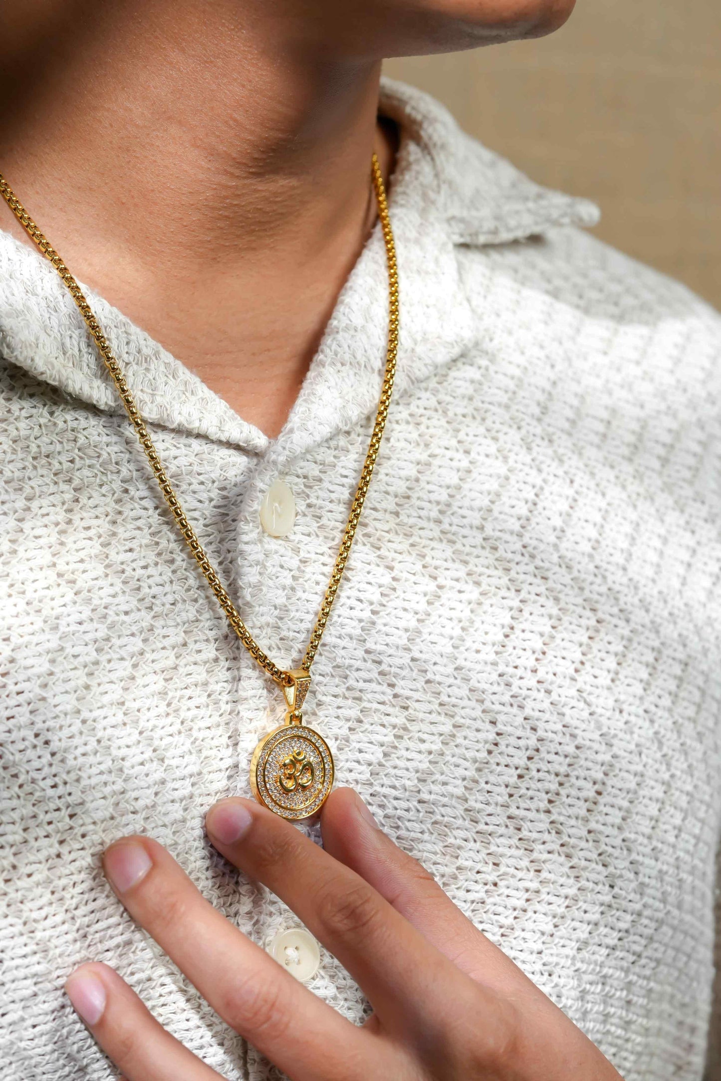 Om Symbol Pendant with Chain – Spiritual Elegance for Daily Wear