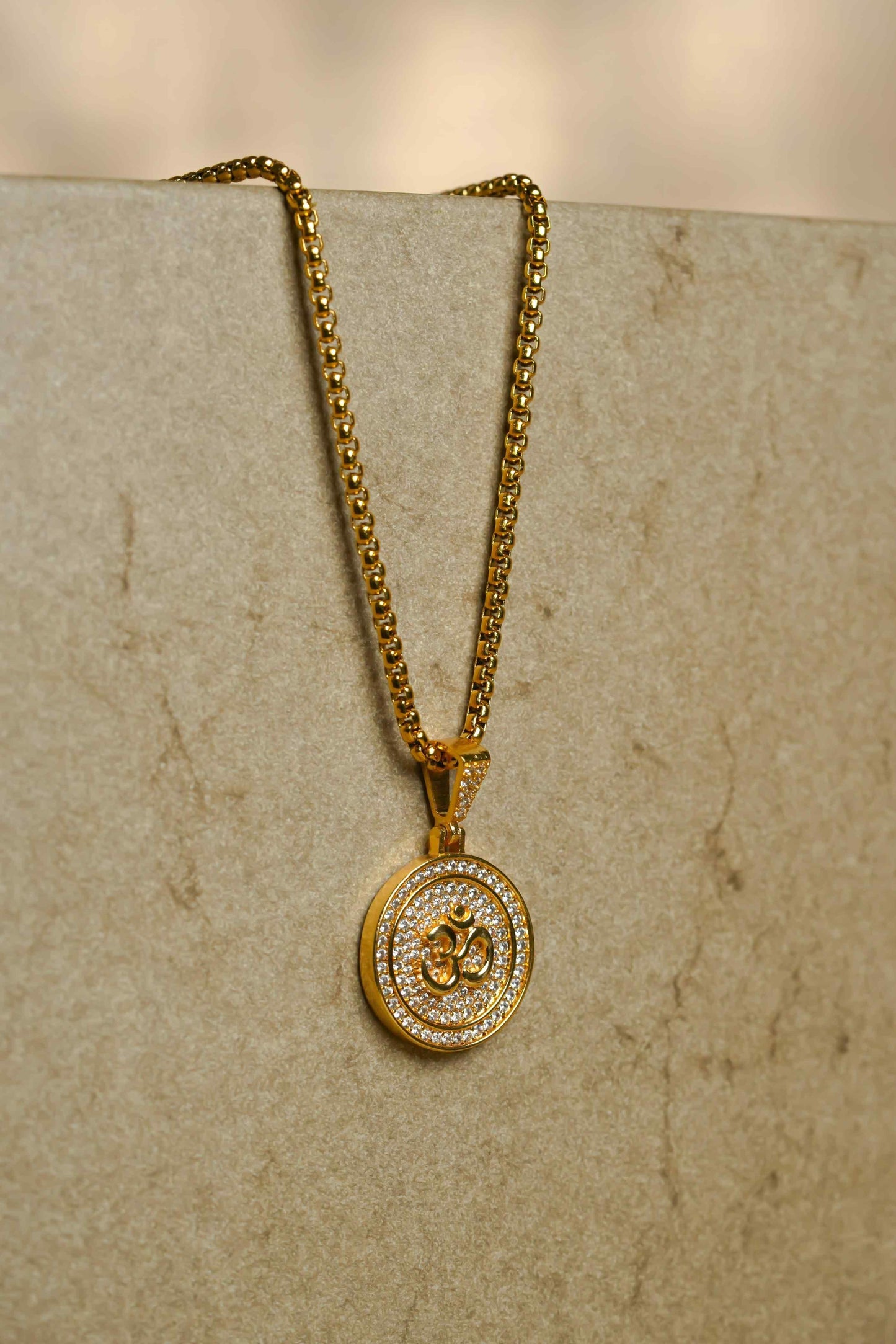 Om Symbol Pendant with Chain – Spiritual Elegance for Daily Wear