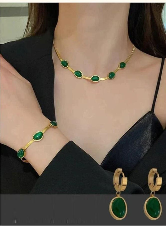 Oval Green Crystal Pendant Necklace Set with Matching Bracelet – Elegant & Eye-Catching